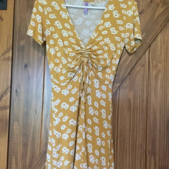 Variety of 4 summer dresses - Picture 4 of 6